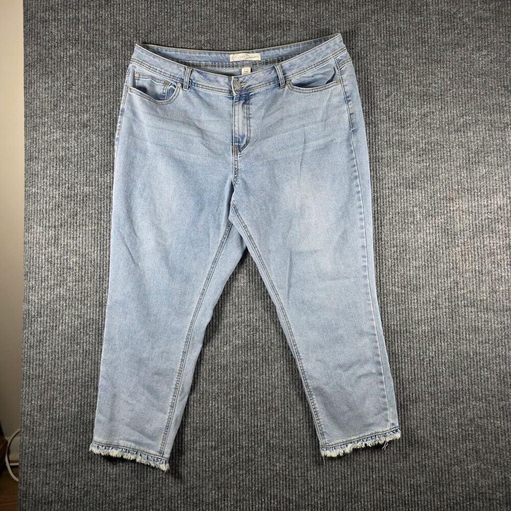 Cato Denim Capri Jeans 18W High Rise Light Wash Frayed Hem Stretch